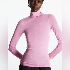 COS Slim Fit Merino Wool Turtleneck
Pink
Size Small